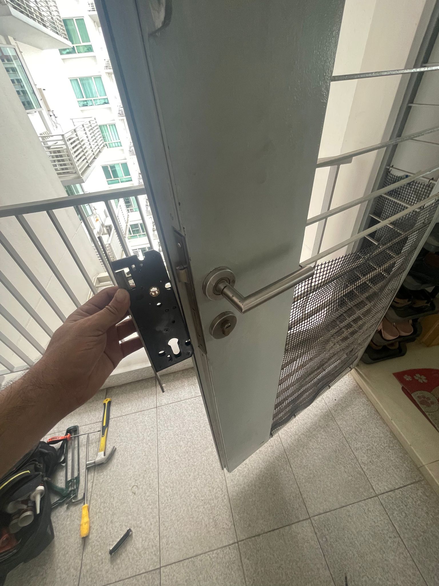 Top Glass Door Repair Services in Singapore: Trust Tasfia Engineering & Construction Pte Ltd for Fast, Reliable Fixes